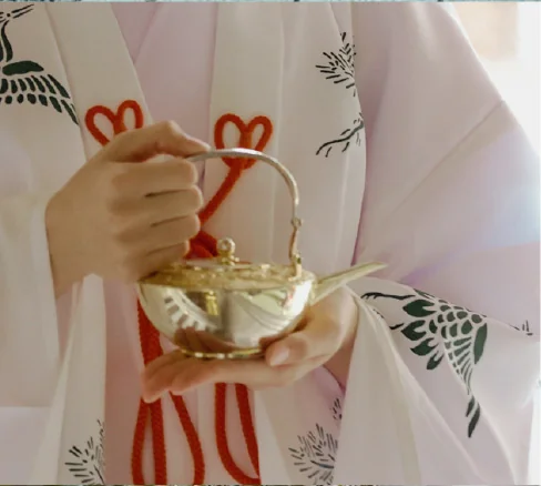 三々九度の盃を交わす手元