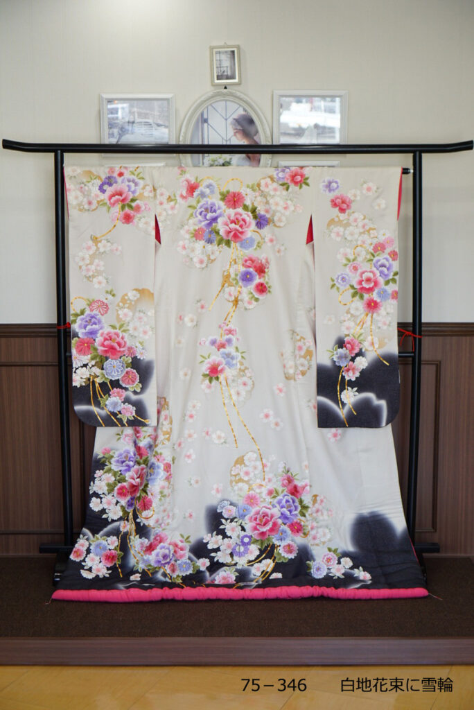 75-346（白地花束に雪輪）